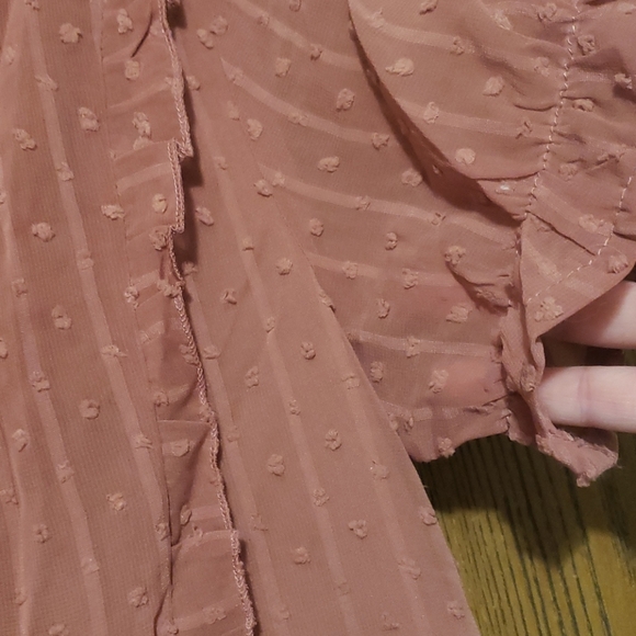 🔥🎉HP🎉😊New boutique Vneck swiss dot blouse - Picture 8 of 10